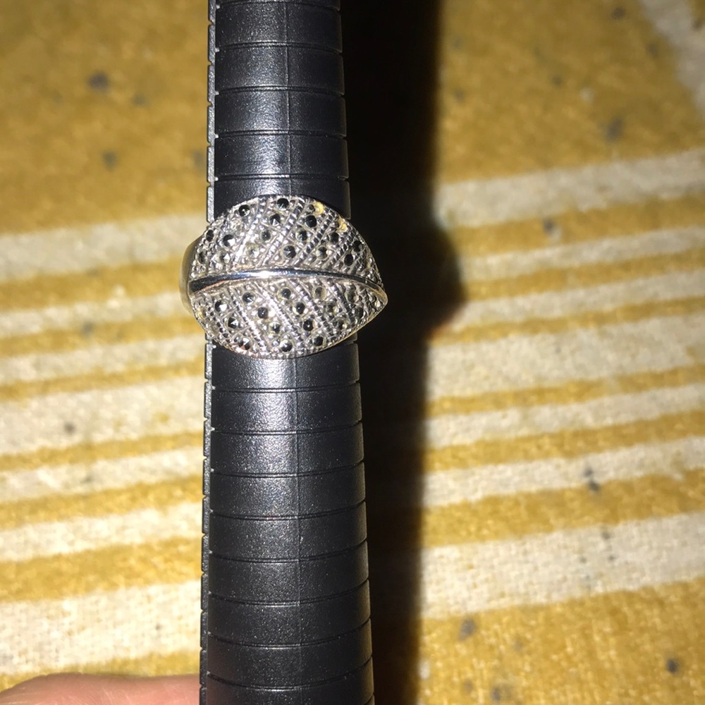 Marcasite leaf sterling silver ring ✨bundle & save